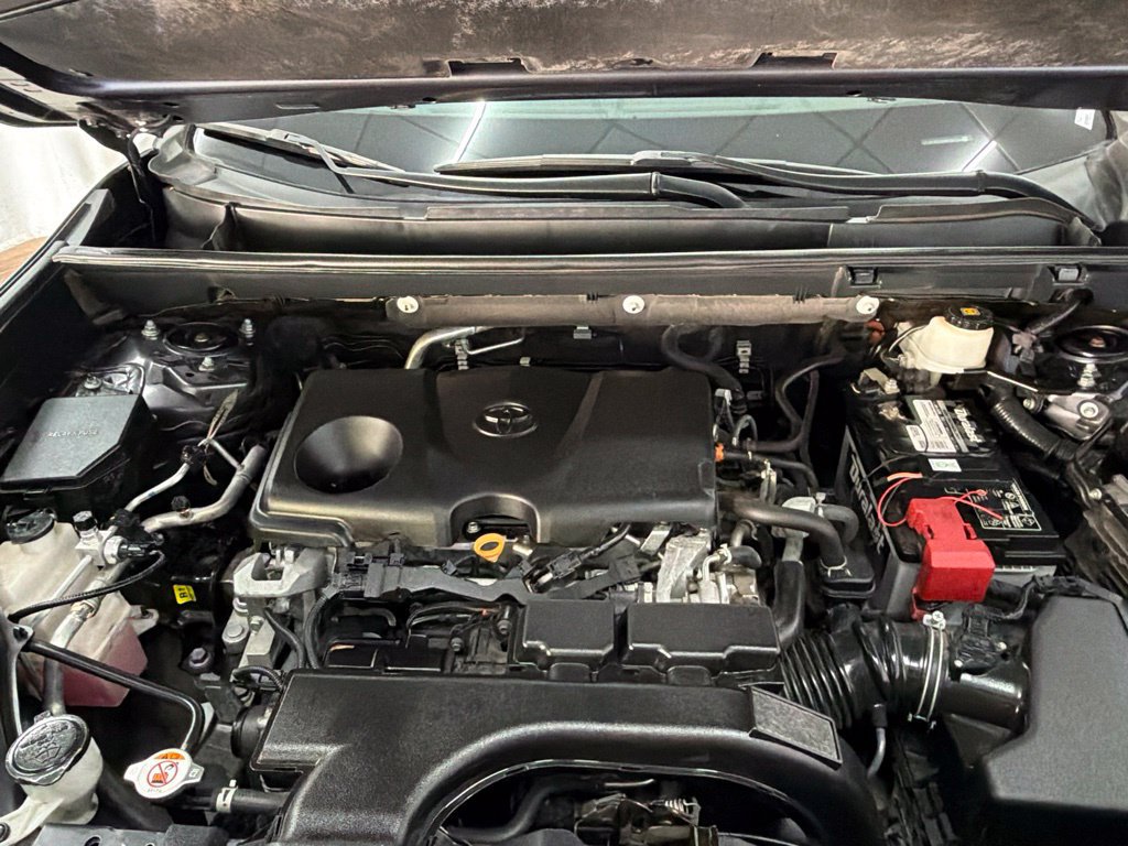Used 2021 Toyota RAV4 XLE AWD/4WD image 32