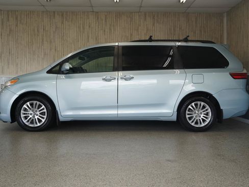 Used 2015 Toyota Sienna XLE FWD image 5