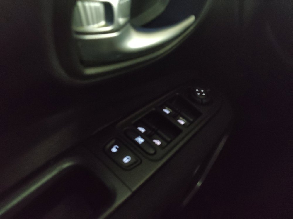 Used 2020 Jeep Renegade Latitude w/ UConnect 8.4 Nav Group FWD image 27