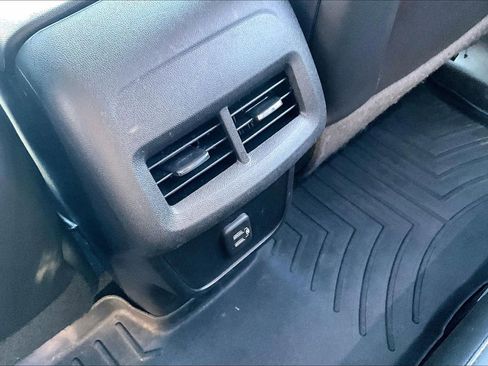 Used 2020 Chevrolet Equinox LT w/ Sport Edition image 30