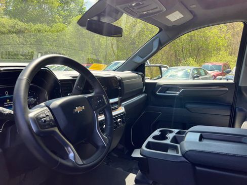 Used 2025 Chevrolet Silverado 1500 LT AWD/4WD image 15