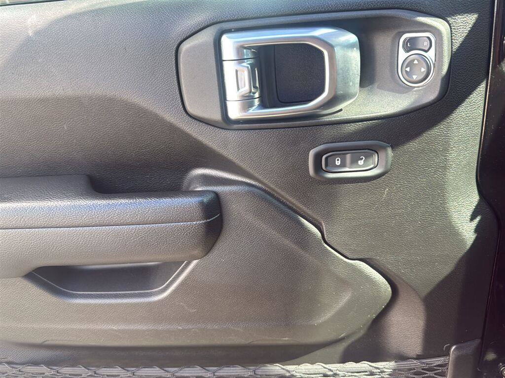 Used 2023 Jeep Gladiator Sport AWD/4WD image 16