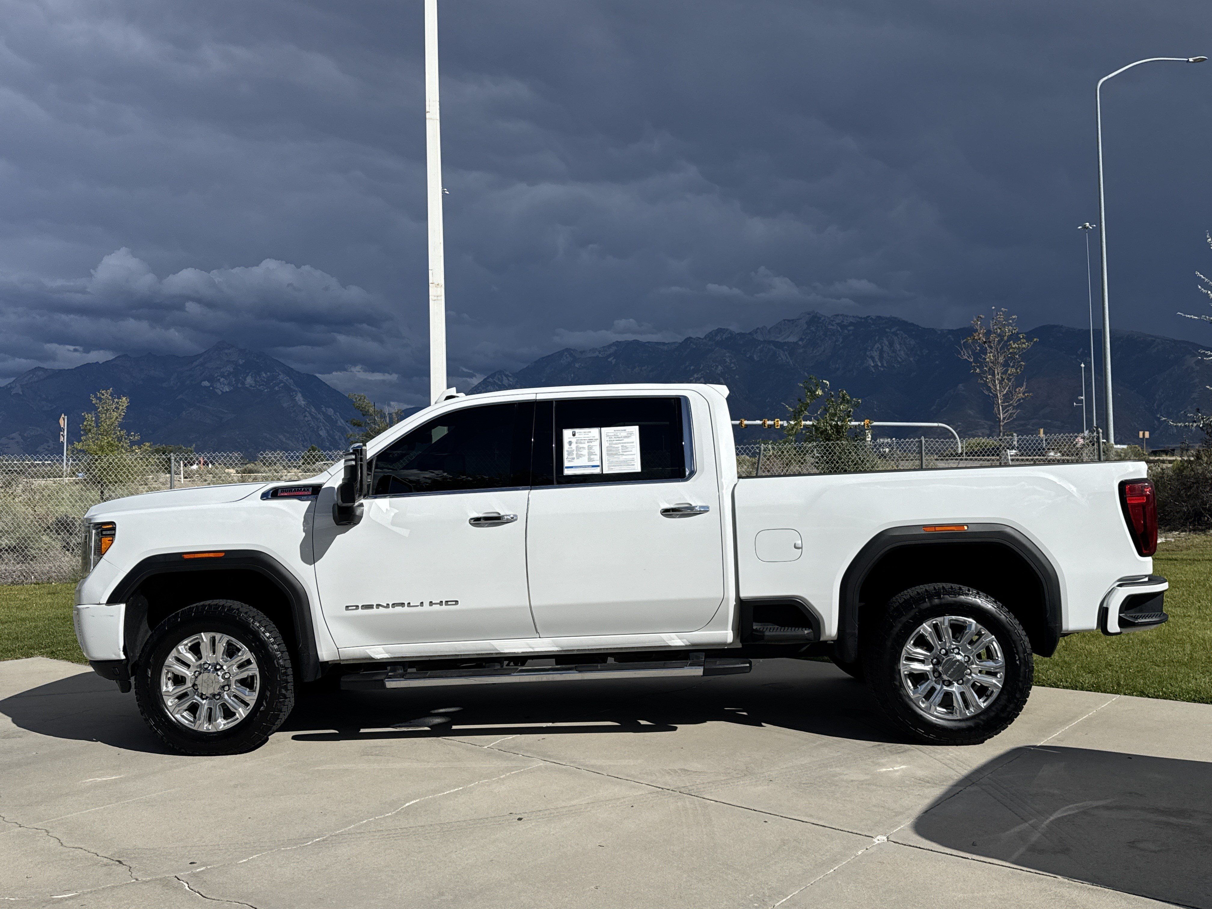 Used 2023 GMC Sierra 3500 Denali w/ Denali Ultimate Package AWD/4WD image 2