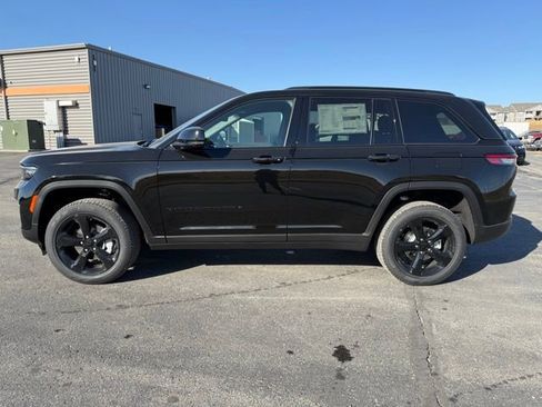 New 2025 Jeep Grand Cherokee Limited w/ Black Appearance Package image 3