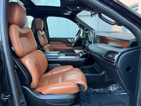 Used 2019 Lincoln Navigator Reserve AWD/4WD image 22