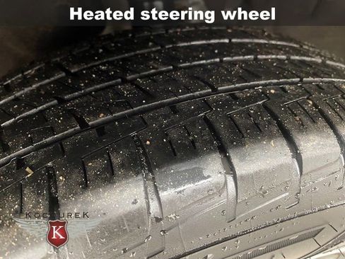 Used 2020 Ford Escape Titanium image 9