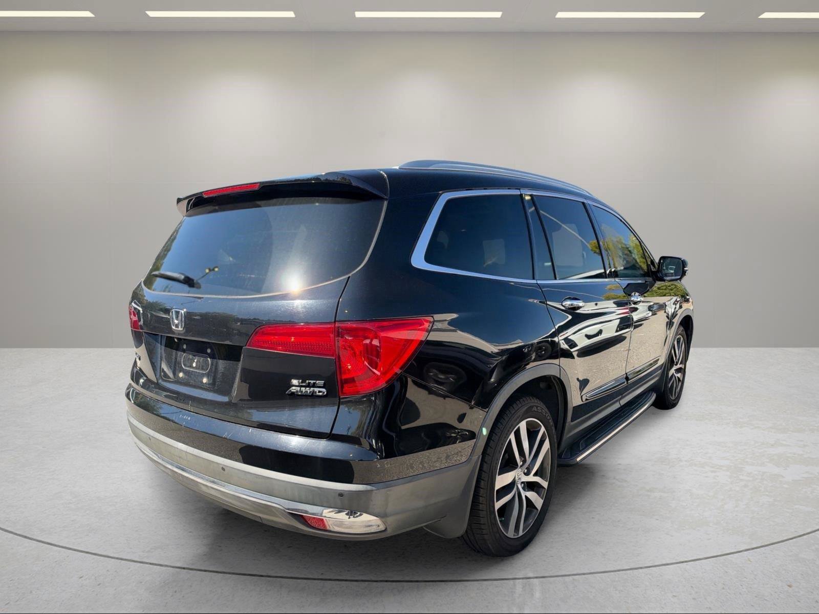 Used 2016 Honda Pilot Elite image 14