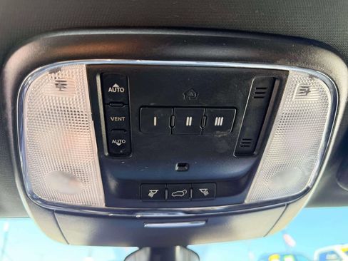 Used 2019 Jeep Grand Cherokee Laredo AWD/4WD image 25