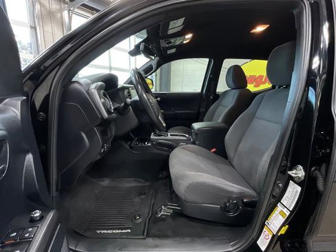 Used 2018 Toyota Tacoma TRD Off-Road w/ Technology Package AWD/4WD image 11
