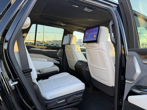 Used 2026 Cadillac Escalade Platinum Sport image 9