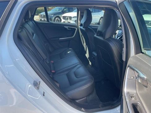 Used 2018 Volvo V60 T5 Dynamic w/ Vision Package image 7