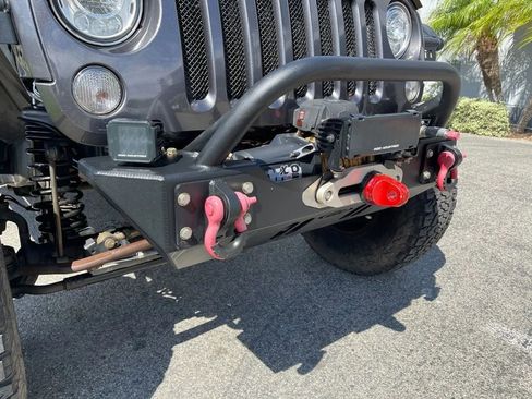 Used 2017 Jeep Wrangler Unlimited Rubicon image 40