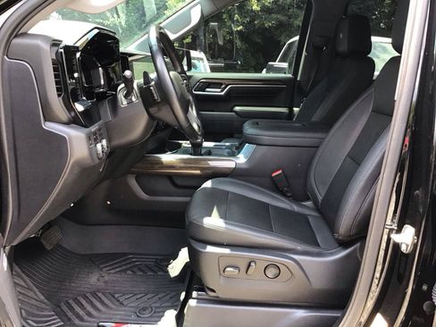 Used 2022 Chevrolet Silverado 1500 LT Trail Boss w/ LT Trail Boss Premium Package AWD/4WD image 9