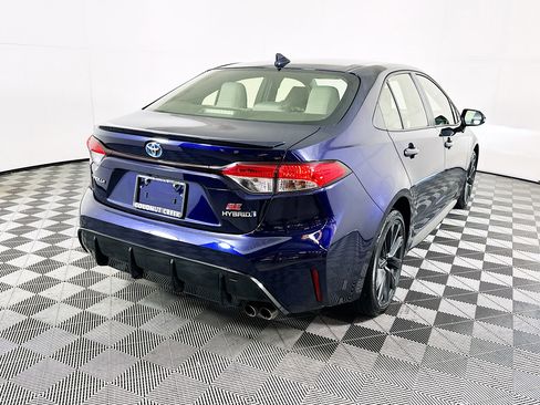 Used 2024 Toyota Corolla SE FWD image 3