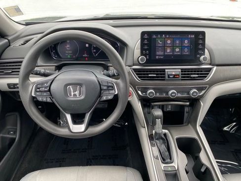 Used 2018 Honda Accord EX image 9