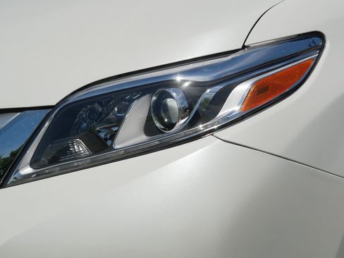 Used 2017 Toyota Sienna Limited Premium AWD/4WD image 10