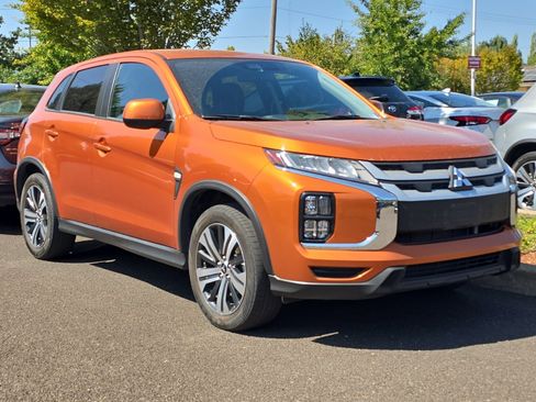 Used 2025 Mitsubishi Outlander Sport ES AWD/4WD image 2