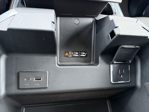 New 2026 Chevrolet Silverado 1500 High Country w/ Technology Package AWD/4WD image 28