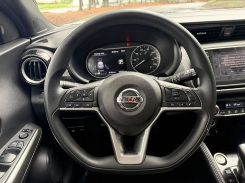 Used 2019 Nissan Kicks SV FWD image 21