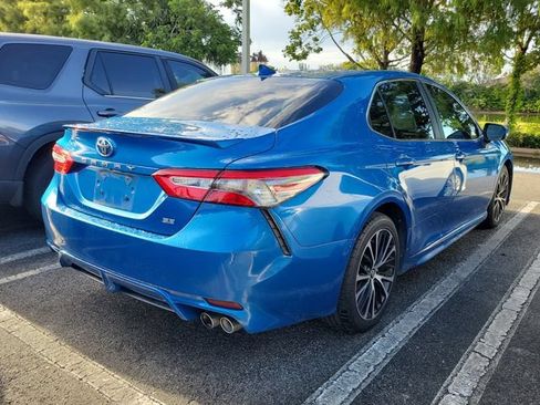 Used 2019 Toyota Camry SE FWD image 4