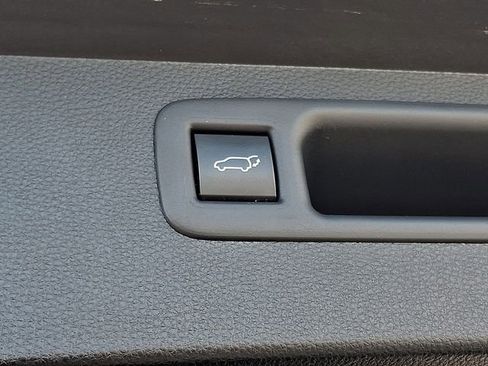 Used 2021 Toyota Highlander XLE image 33