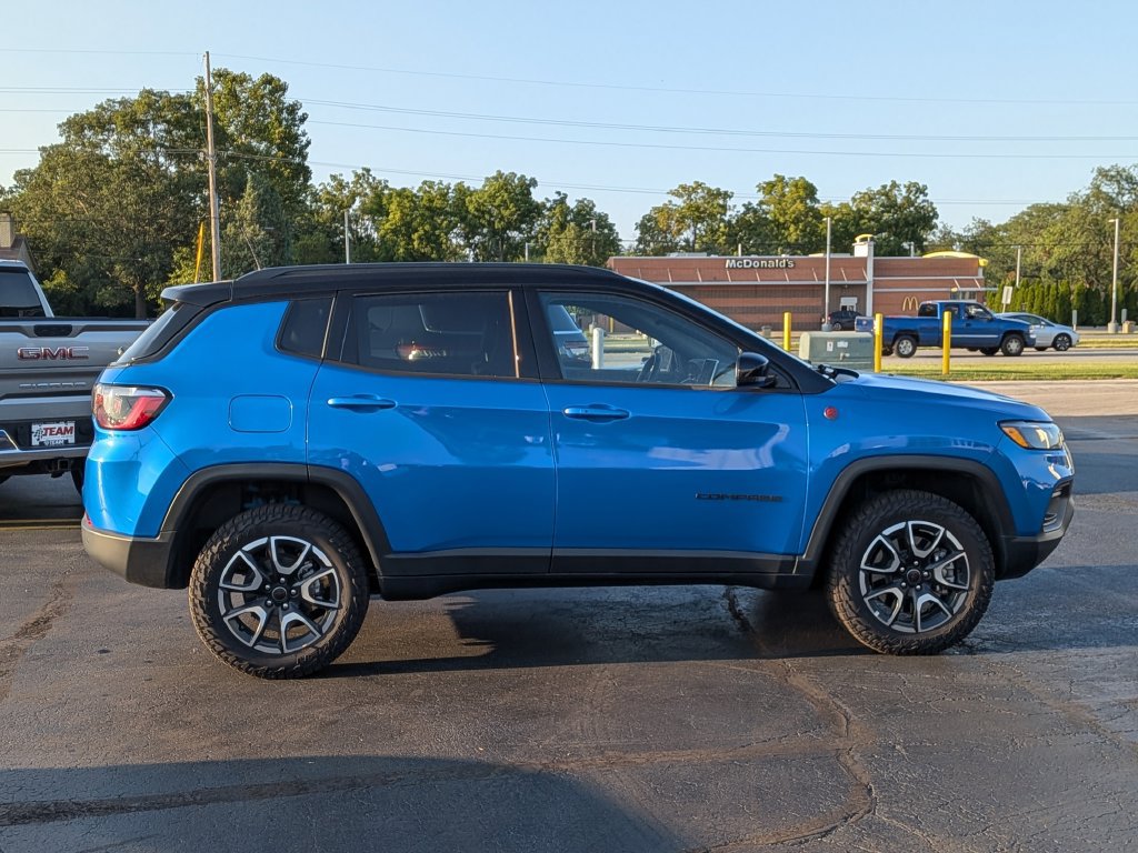 Used 2026 Jeep Compass Trailhawk AWD/4WD image 9