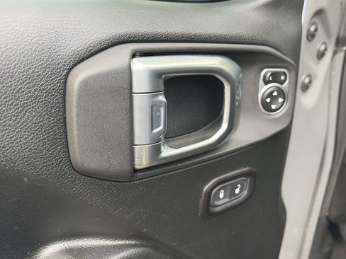 Used 2019 Jeep Wrangler Unlimited Sport S AWD/4WD image 18