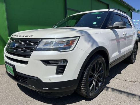 Used 2018 Ford Explorer XLT w/ Equipment Group 202A image 5