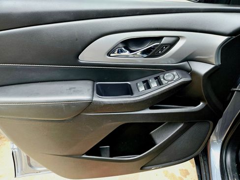 Used 2021 Chevrolet Traverse LS w/ LPO, Floor Liner Package FWD image 30