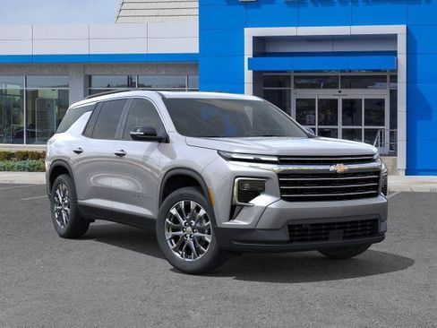 New 2026 Chevrolet Traverse LT w/ Sun and Wheel Package FWD image 7