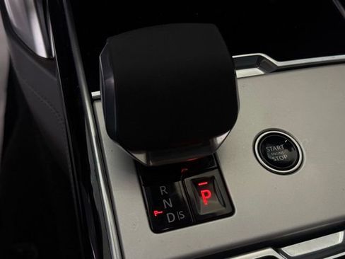 Certified 2025 Land Rover Range Rover SE image 34