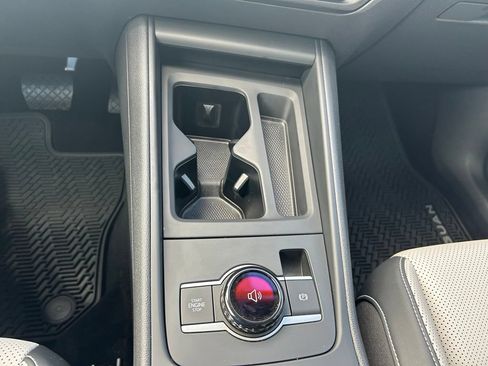 Used 2025 Volkswagen Tiguan SE FWD image 55