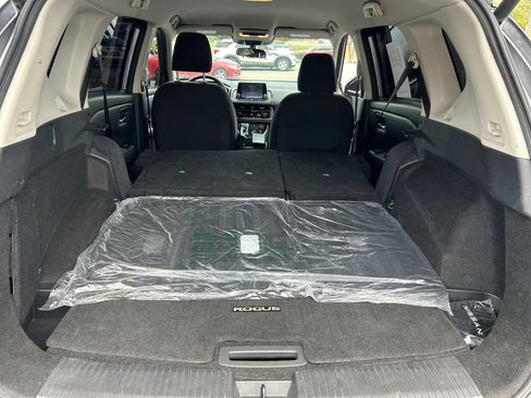 Used 2024 Nissan Rogue SV FWD image 21