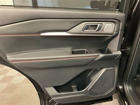 Used 2025 Ford Explorer ST AWD/4WD image 33