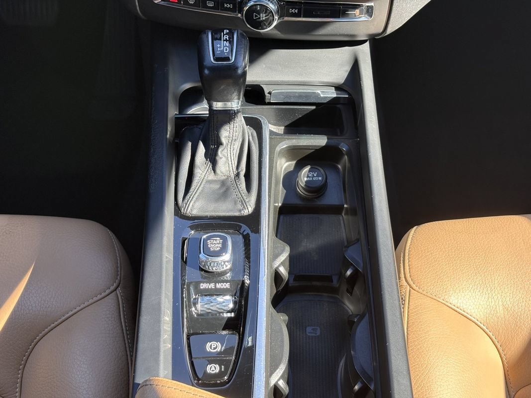 Used 2019 Volvo XC60 T6 Momentum w/ Premium Package AWD/4WD image 16