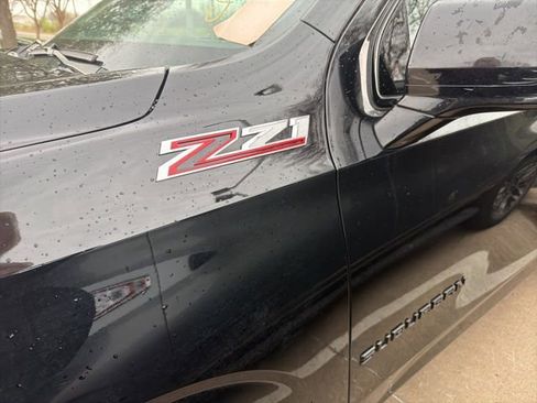 Used 2025 Chevrolet Suburban Z71 image 3