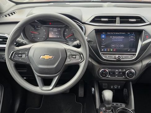 Used 2023 Chevrolet TrailBlazer LT w/ Convenience Package FWD image 14