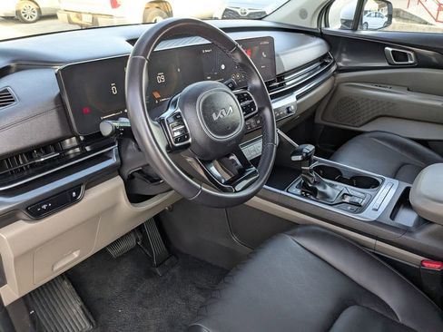 Used 2025 Kia Carnival image 14