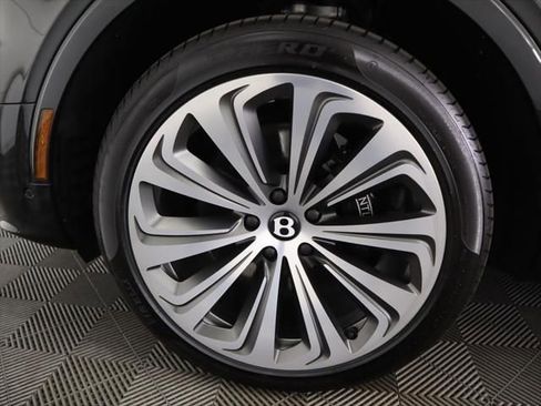New 2025 Bentley Bentayga image 31