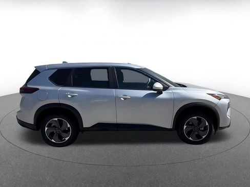 Used 2025 Nissan Rogue SV FWD image 16