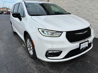 Used 2024 Chrysler Pacifica Touring-L