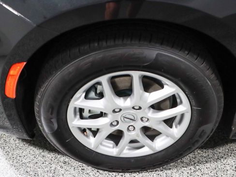 Used 2023 Chrysler Pacifica Touring-L image 11