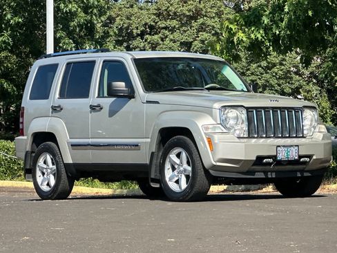 Used 2008 Jeep Liberty Limited w/ Premium Group AWD/4WD image 9