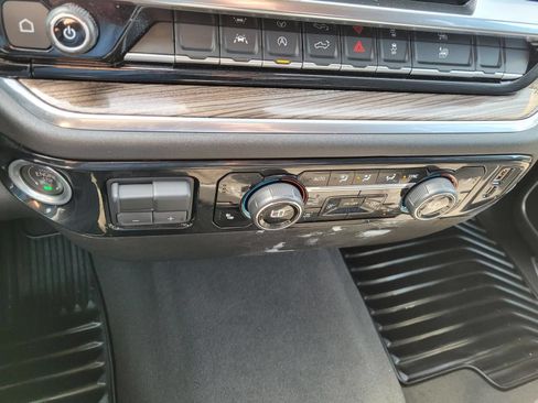 Used 2025 Chevrolet Silverado 1500 LT RWD image 23