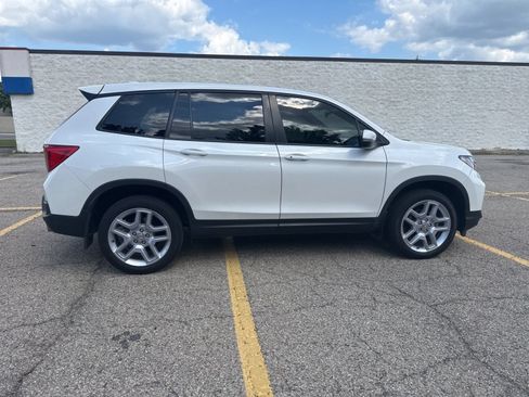 Used 2025 Honda Passport EX-L image 2
