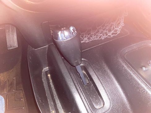 Used 2015 Jeep Wrangler Unlimited Rubicon w/ Connectivity Group image 32