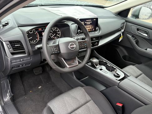 Used 2026 Nissan Rogue SV AWD/4WD image 13