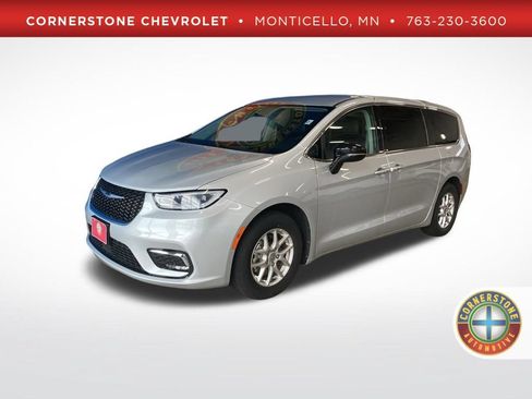 Used 2024 Chrysler Pacifica Touring-L FWD image 1