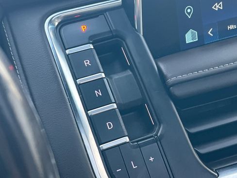 Used 2022 Chevrolet Tahoe Z71 w/ Luxury Package image 22