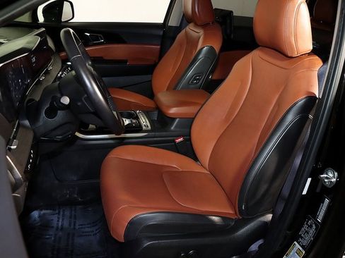 Used 2023 Kia Carnival SX image 4